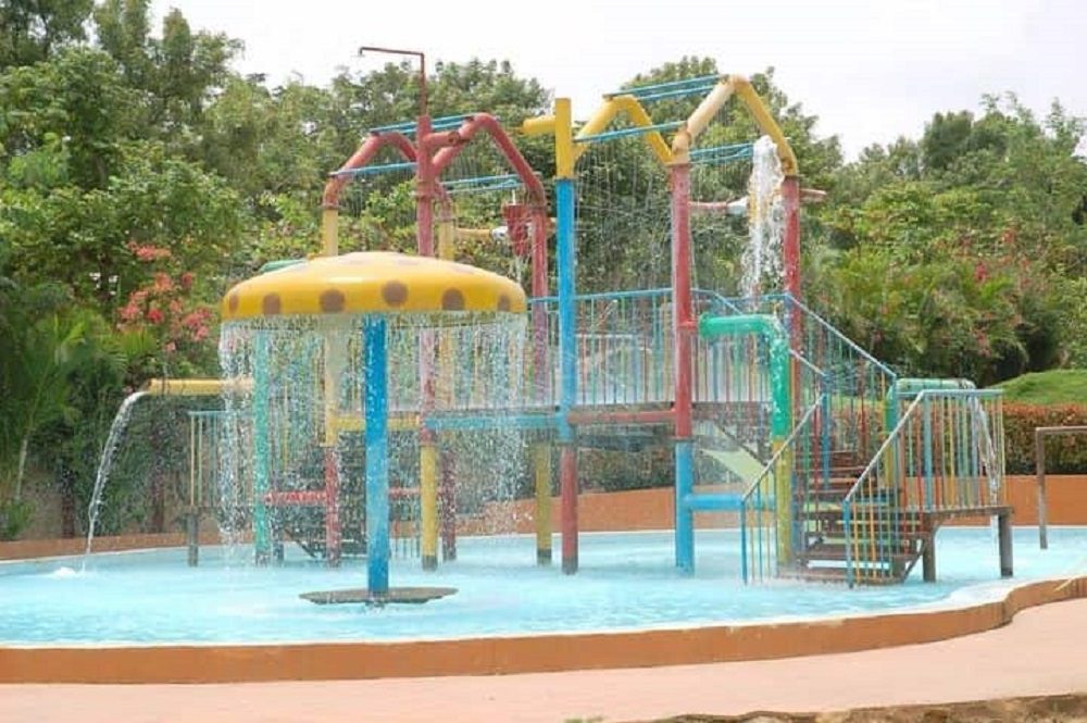 Country Club Water World